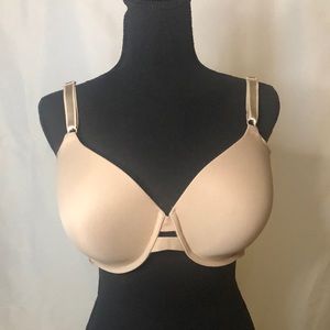WARNERS beige colored bra. Size 36 DD. Adjustable straps.
